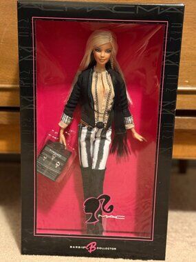 MATTEL MAC BARBIE COLLECTOR DOLL - GOLD LABEL 2006 - MAC COSMETICS